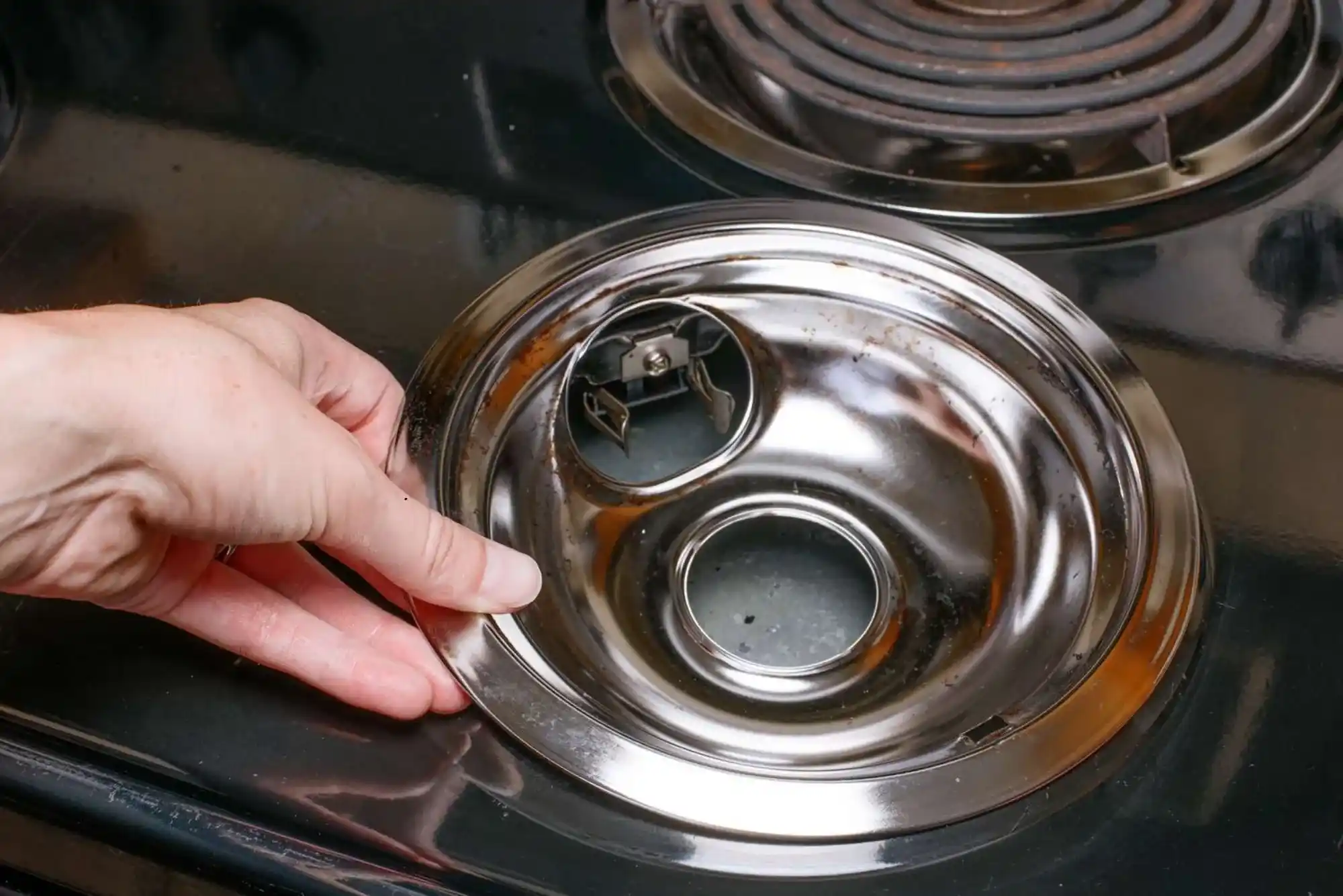 How to Clean Stove Drip Pans