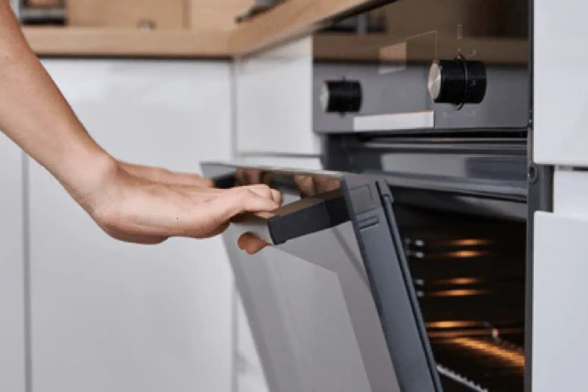 Why Your Oven Door Won’t Stay Closed