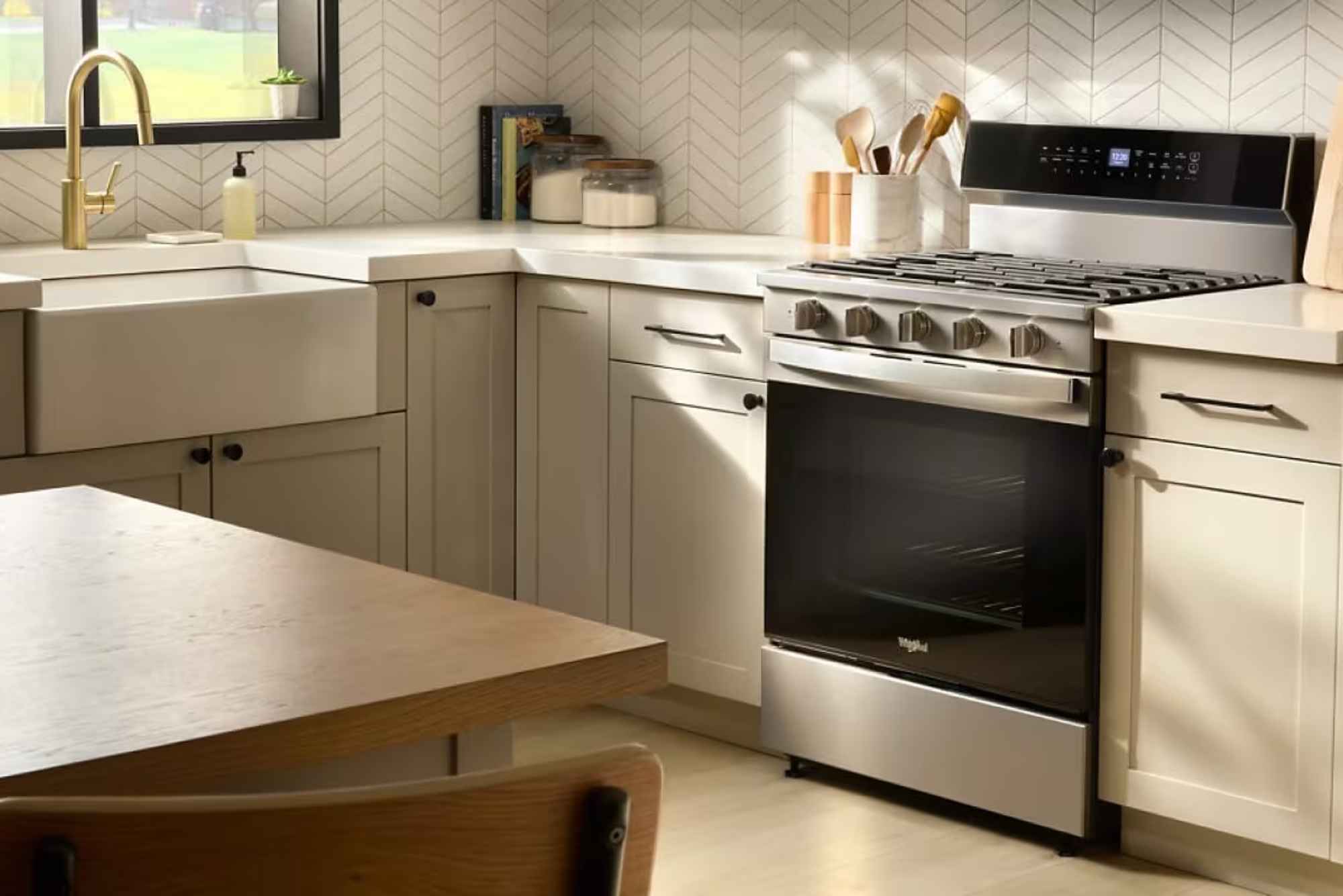 The Pros and Cons of Slide‑In vs. Freestanding Stoves